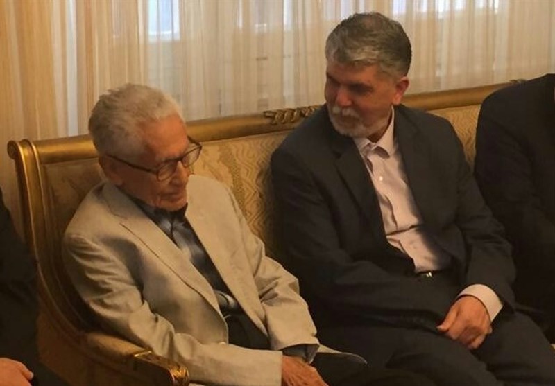 دیدار وزیر ارشاد با عضو گیلانی فرهنگستان ادب فارسی در رشت