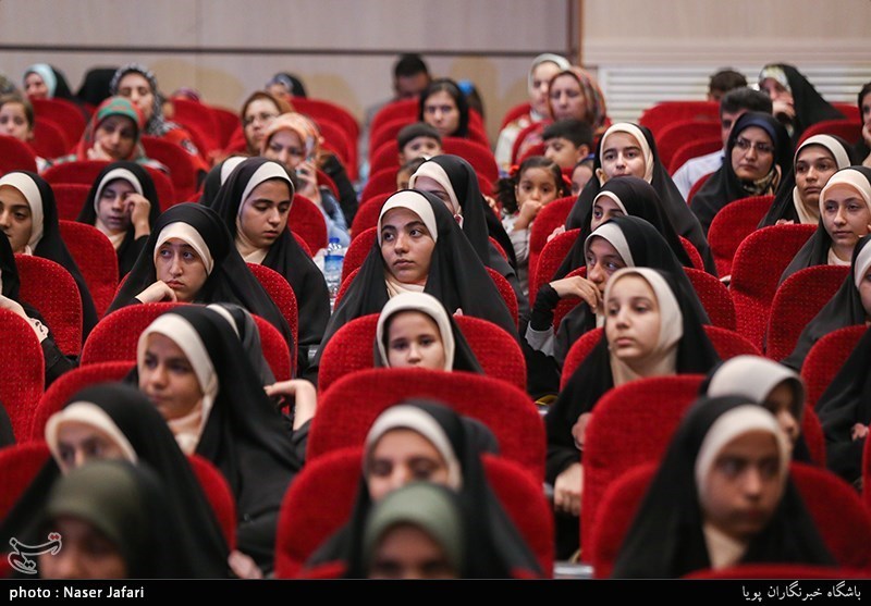 تجلیل شهرداری تهران از 270 دختر در جشن حافظان حجاب