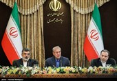 سیدعباس عراقچی معاون سیاسی وزارت امور خارجه، علی ربیعی سخنگوی دولت و بهروز کمالوندی سخنگوی سازمان انرژی اتمی در نشست خبری اعلام گام دوم کاهش تعهدات ایران در برجام