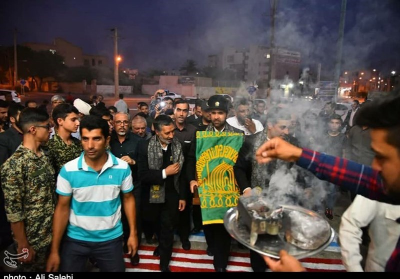 برگزاری آئین استقبال از کاروان زیر سایه خورشید در بندر امام خمینی(ره) + تصویر