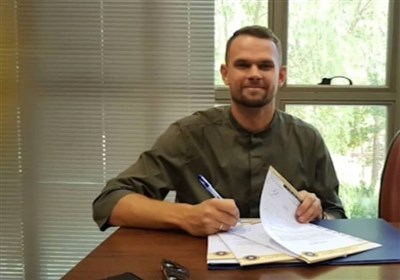Hungarian Midfielder Koman Pens Two-Year Extension with Sepahan - Sports news