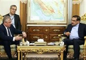 شمخانی : التصعید الامریکی یاتی لبیع المزید من السلاح فی المنطقة