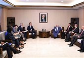 المعلم یبحث مع بیدرسون تشکیل لجنة مناقشة الدستور وآلیات وإجراءات عملها