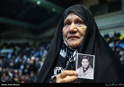 حضور خانواده ی شهدا در اجتماع عظیم دختران انقلاب-تهران