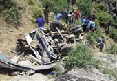 مسافر بس کو حادثہ، ایک ہی خاندان کے 8 افراد جاں بحق اور متعدد زخمی