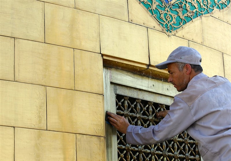 شست و شوی گنبد مطهر حضرت رضا(ع)+تصاویر