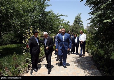 نشست گفتگوی شهرها که با حضور سفیران کشورهای اسلامی فارسی زبان در مشهد