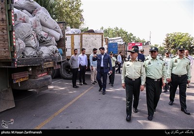 بازدید سردار رحیمی رئیس پلیس تهران بزرگ از محموله بزرگ پارچه و پوشاک قاچاق 