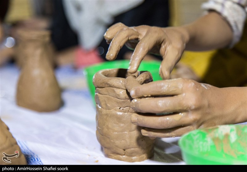 سفالگری و نقاشی کودکان در یزد به مناسبت میلاد امام رضا(ع) + تصاویر