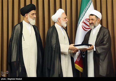 تقدیر از حجت الاسلام احمدی میانجی رئیس قدیم مرکز امور شوراهای حل اختلاف کشور 