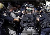 العدو الصهیونی یعتقل 10 فلسطینیین من الضفة الغربیة