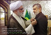 اهدای نشان خادمی به سردار حاجیزاده و 4 فرمانده در سرنگونی پهپاد متجاوز آمریکایی