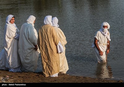 غسل تعمید مندائیان در رود کارون