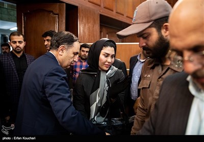 لاله عقبایی و محمدعلی گودرزی وکلای محمدعلی نجفی در دادگاه کیفری یک استان تهران.