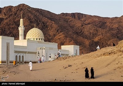 زیارت دوره زائران در کوه احد در مدینه