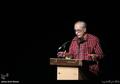بهاءالدین خرمشاهی پژوهشگر و منتقد ادبیات فارسی درباره موضوع صلح و جنگ ستیزی سخنرانی کرد.