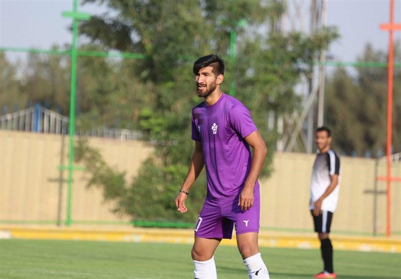 مغانلو: یک فصل دیگر با پیکان قرارداد دارم/ بازی‌ها ادامه پیدا کند، قطعا در لیگ برتر می‌مانیم