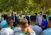 حضور خداداد عزیزی در تمرین تیم فوتبال نوجوانان