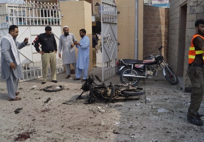 Suicide Bomber Kills 8 in Northwest Pakistan