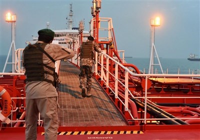  برخورد قاطع نیروی دریایی سپاه با ناو آمریکایی| شکست تلاش آمریکا در دزدی دریایی نفت ایران در دریای عمان + جزئیات 