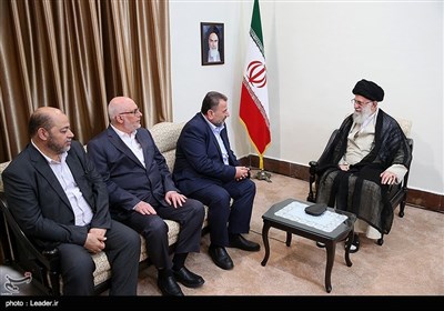 نایب رئیس دفتر سیاسی جنبش مقاومت اسلامی فلسطین (حماس) با رهبر معظم انقلاب اسلامی دیدار کرد.