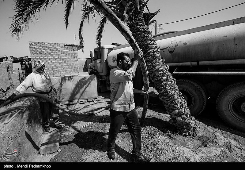 محرومیت در همسایگی دکل‌های نفتی / روستاهایی که در خوزستان هنوز آب شرب ندارند + فیلم