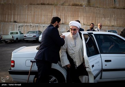  حجت الاسلام محمدی گلپایگانی رئیس دفتر مقام معظم رهبری در مراسم کلنگ زنی مسجد جامع معراج در شهرک خلبانان شکاری