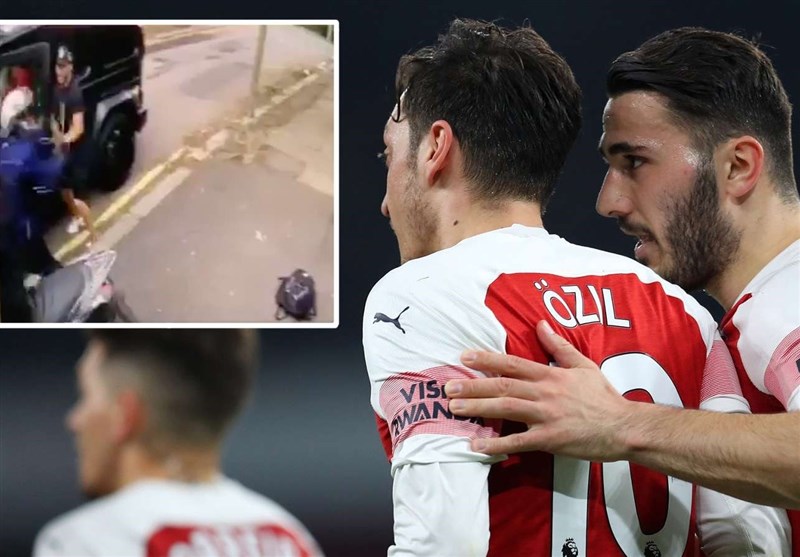 فوتبال جهان|حمله سارقان مسلح به اتومبیل اوزیل/ نجات جان بازیکن آلمانی به کمک یک آرسنالی + عکس