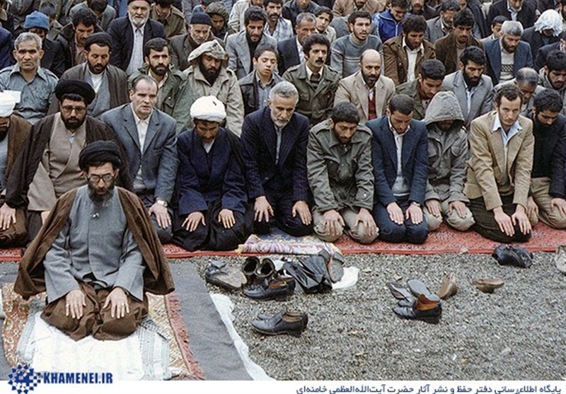 گزارش: 40 سال نمازجمعه تهران؛ از حضور هیئت آمریکایی تا 14 شهید جمعه آخرِ سال