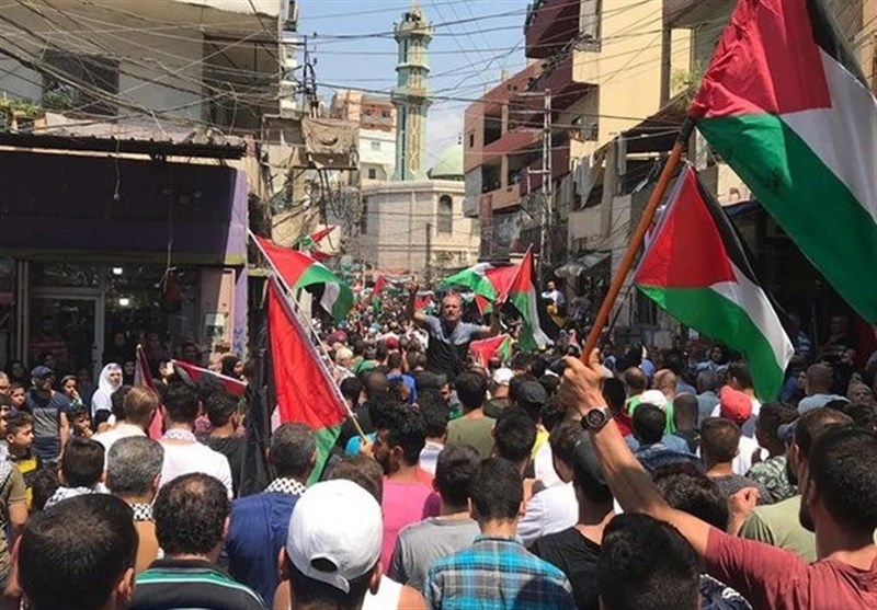 تظاهرات گسترده فلسطینیان در لبنان در واکنش به تصمیم وزیر کار