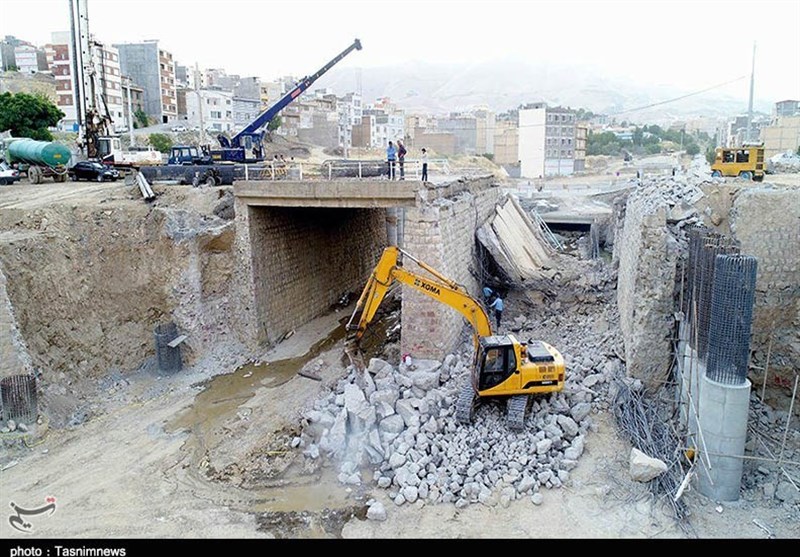تخریب پل مقابل بیمارستان توحید سنندج به‌روایت تصویر