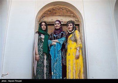  نخستین جشنواره و نمایشگاه مد و لباس کردی در عمارت خسروآباد سنندج