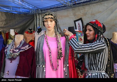 این جشنواره با هدف صیانت از هویت ملی، تقویت همگرایی ملی و ترویج مد و لباس اسلامی ایرانی و آشنایی مردم مناطق مختلف کُردنشین با فرهنگ یکدیگر برپا شده است.
