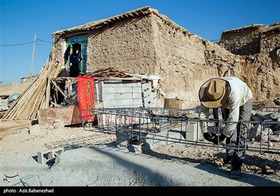 سردار غلامرضا سلیمانی صبح امروز در مناطق سیل‌زده شهرستان دلفان حضور پیدا کرد تا از نزدیک در جریان روند بازسازی این مناطق قرار گیرد.