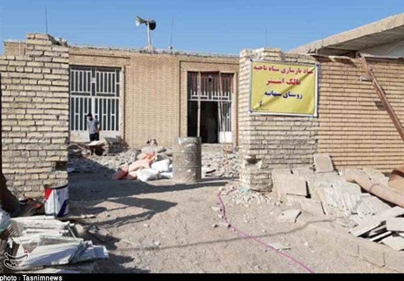 اهواز| جهادگران همچنان پای درد سیل‌زدگان؛ 25 گروه جهادی در روستای سبهانیه در حال فعالیت است