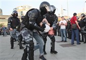 پاسخ روسیه به انتقاد فرانسه درباره برخورد پلیس مسکو با معترضان غیرقانونی
