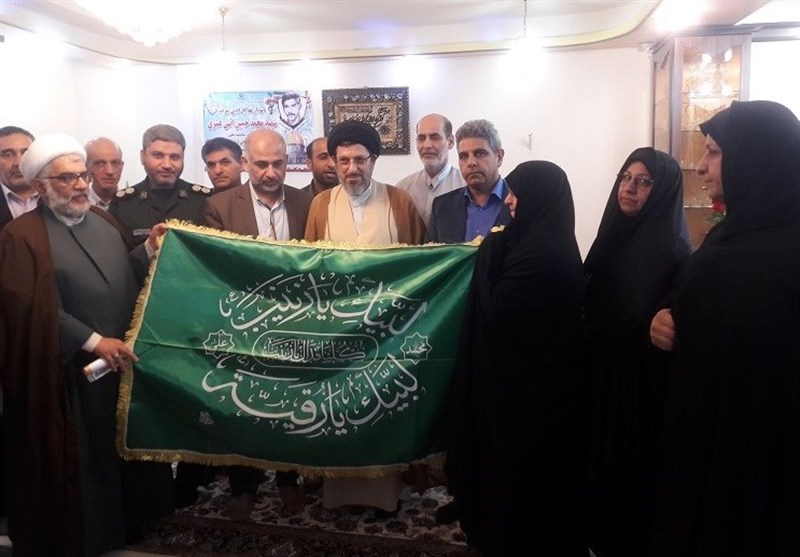 خوزستان| دیدار شیخ الغبریس با خانواده شهید اثنی عشری در دزفول