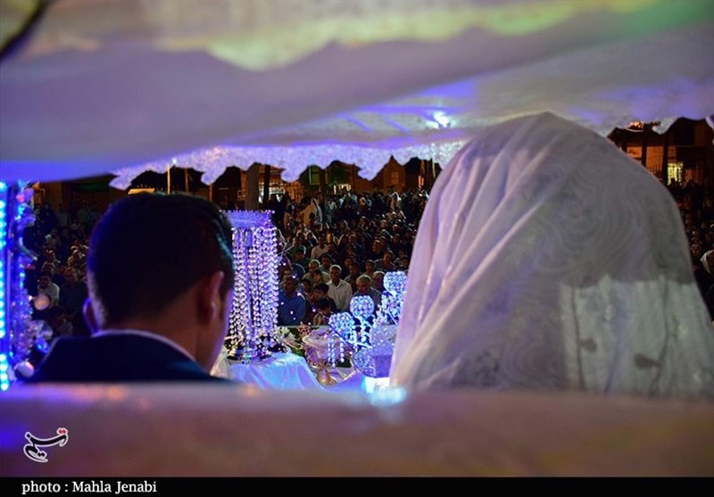 جشن ازدواج زوج جوان در امامزاده محمد‌(ع) کرمان به روایت تصویر
