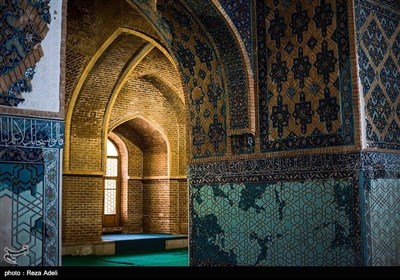 ایران کے شہر ہمدان کی تاریخی مسجد کی تصویری جھلکیاں