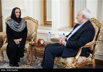 تقدیم استوارنامه مندیپ اوبراین نماینده صندوق کودکان ملل متحد به محمد جواد ظریف وزیر امور خارجه ایران 