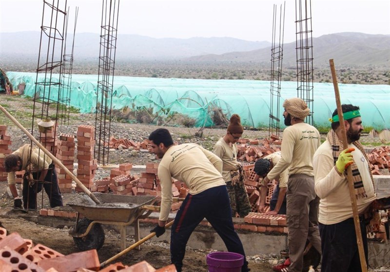 ساخت خانه و مدرسه برای کپرنشینان کرمان توسط هیأتی‌ها + عکس