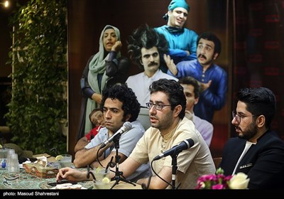 عطا پناهی تهیه کننده و مسلم تهرانی کارگردان در نشست خبری مجموعه تلویزیونی محرمانه