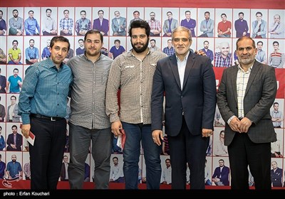 تقدیر از خبرنگاران و پرسنل تسنیم در جشن روز خبرنگار