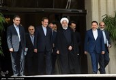 حسن روحانی رئیس جمهور به همراه اعضای هیئت دولت در جمع خبرنگاران