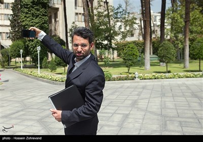 عکس یادگاری محمدجواد آذری جهرمی وزیر ارتباطات با خبرنگاران به مناسبت روز خبرنگار
