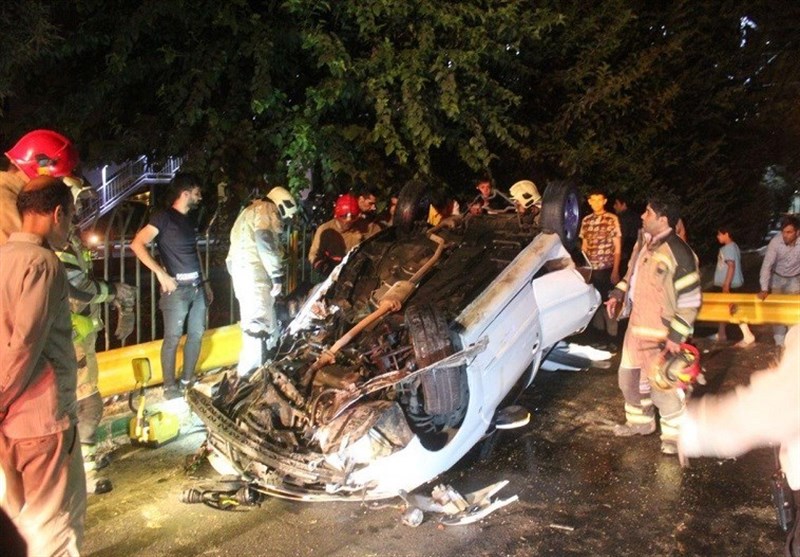تهران| نجات معجزه‌آسای راننده پژو 207 از داخل خودروی متلاشی شده + تصاویر