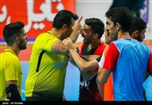 اصفهان| حواشی دیدار گیتی‌پسند و فرش‌آرا؛ درگیری شدید بازیکنان 2 تیم و ترک جایگاه توسط خبرنگاران