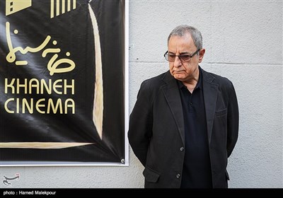 محمدرضا هنرمند در مراسم تشییع پیکر مرحوم سیدکمال طباطبایی تهیه‌کننده سینما و تلویزیون