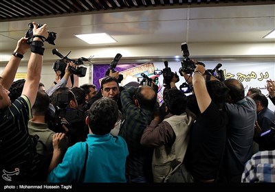 حضور خبرنگاران در آیین بهره برداری از ایستگاه پایانی خط 2 و آغاز عملیات اجرایی خط 4 قطارشهری مشهد.