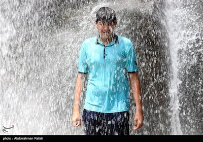 آبشار گنجنامه همدان یک آبشار دارای آب دائمی است و در زمستان‌ها نیز در جریان است